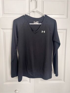 Under Armour Black Long Sleeve V-Neck Performance Top